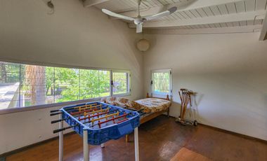 Casa quinta de 3 dormitorios con amplio jardín en Funes