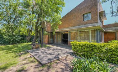 Casa quinta de 3 dormitorios con amplio jardín en Funes