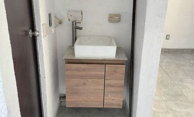 Amplio y remodelado departamento en renta col. Arenal.