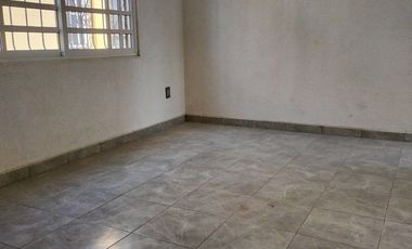 Amplio y remodelado departamento en renta col. Arenal.