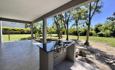 Casa en  Santa Elena, Pilar del este