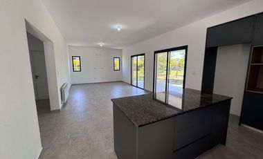 Casa en  Santa Elena, Pilar del este