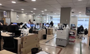 Oficina en Venta en Vitacura con Vespucio