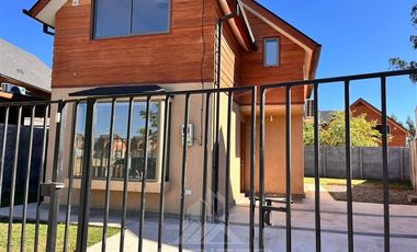 Casa en Arriendo en ZAPALLAR, CURICO