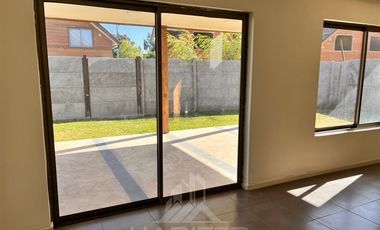 Casa en Arriendo en ZAPALLAR, CURICO