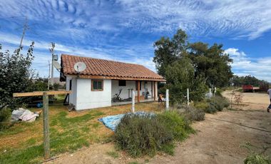 Campo con derechos de agua y tranque