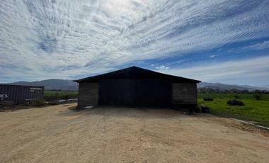 Campo con derechos de agua y tranque