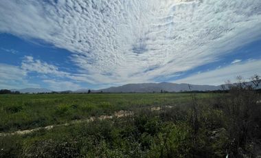 Campo con derechos de agua y tranque
