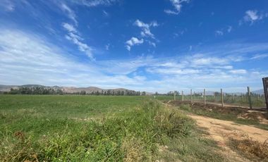 Campo con derechos de agua y tranque