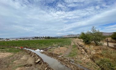 Campo con derechos de agua y tranque