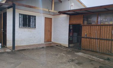 CASA REGULARIZADA CON LOCAL COMERCIAL– Sector El Principal, Pirque
