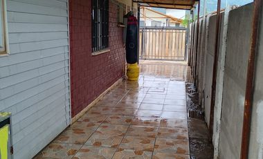 CASA REGULARIZADA CON LOCAL COMERCIAL– Sector El Principal, Pirque