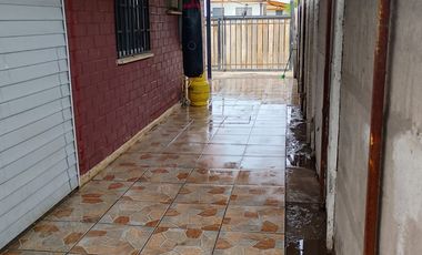CASA REGULARIZADA CON LOCAL COMERCIAL– Sector El Principal, Pirque