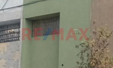 Vendo Casa Mas Local En Primer Piso En Av. Venezuela