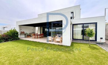 MODERNA CASA A ESTRENAR! ESTILO MEDITERRÁNEO EN CONDOMINIO