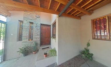 CASA EN VENTA 4 DORMITORIOS EN GODOY CRUZ CON TOUR VIRTUAL