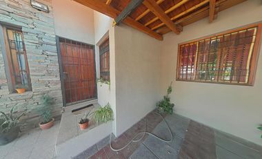 CASA EN VENTA 4 DORMITORIOS EN GODOY CRUZ CON TOUR VIRTUAL