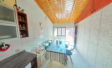 CASA EN VENTA 4 DORMITORIOS EN GODOY CRUZ CON TOUR VIRTUAL
