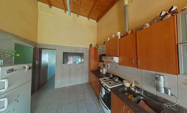 CASA EN VENTA 4 DORMITORIOS EN GODOY CRUZ CON TOUR VIRTUAL