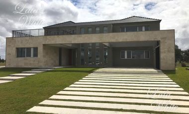 Casa en alquiler con vista a la laguna en La Providencia