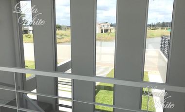 Casa en alquiler con vista a la laguna en La Providencia