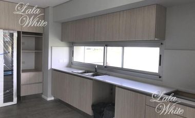 Casa en alquiler con vista a la laguna en La Providencia