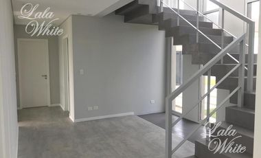 Casa en alquiler con vista a la laguna en La Providencia