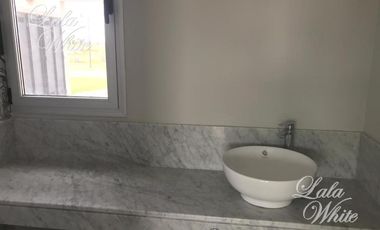 Casa en alquiler con vista a la laguna en La Providencia