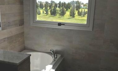 Casa en alquiler con vista a la laguna en La Providencia