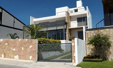 Casa en Venta minimalista,  Vistalago Tequesquitengo con carril de nado y jardín