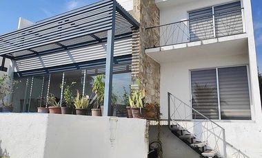 Casa en Venta minimalista,  Vistalago Tequesquitengo con carril de nado y jardín