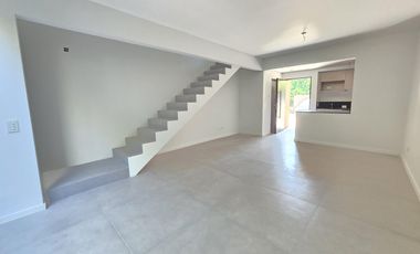 Departamento 3 amb. en duplex con jardin