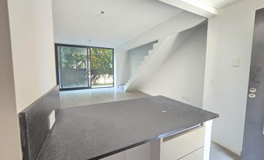 Departamento 3 amb. en duplex con jardin