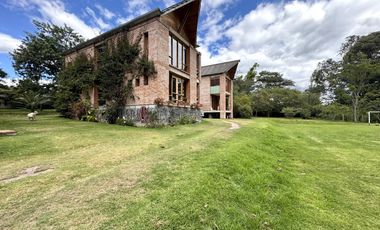 CASA EN VENTA TIPO SUITE DÚPLEX EN YARUQUÍ