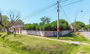 Casa para reciclar o demoler en amplio terreno en Granadero Baigorria
