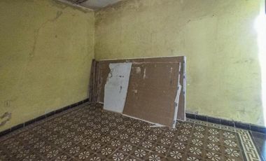 Casa para reciclar o demoler en amplio terreno en Granadero Baigorria