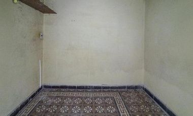 Casa para reciclar o demoler en amplio terreno en Granadero Baigorria