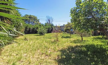 Casa para reciclar o demoler en amplio terreno en Granadero Baigorria