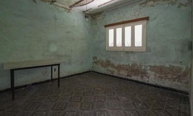 Casa para reciclar o demoler en amplio terreno en Granadero Baigorria