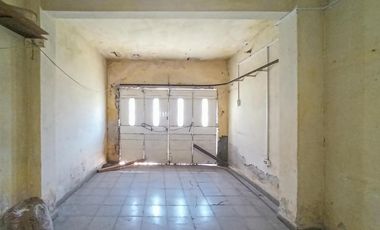 Casa para reciclar o demoler en amplio terreno en Granadero Baigorria