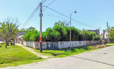 Casa para reciclar o demoler en amplio terreno en Granadero Baigorria
