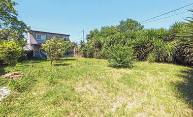 Casa para reciclar o demoler en amplio terreno en Granadero Baigorria