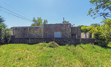 Casa para reciclar o demoler en amplio terreno en Granadero Baigorria