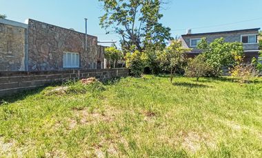 Casa para reciclar o demoler en amplio terreno en Granadero Baigorria