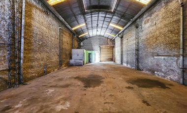 Galpón amplio con nucleo de oficinas en ideal zona logistica