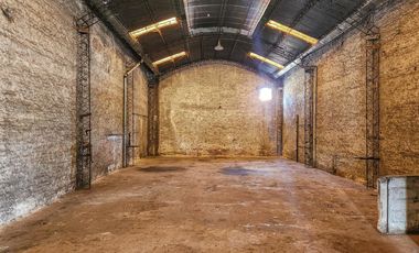 Galpón amplio con nucleo de oficinas en ideal zona logistica