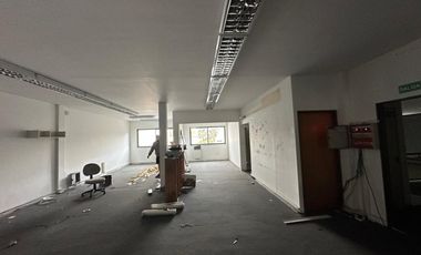 Oficinas en alquiler - 868 m2 - Lote propio sin expensas - 15 cocheras.