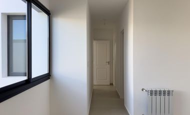 Duplex de 2 dormitorios en alquiler Quebrada de Manantiales, frente espacio verde