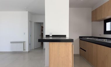 Duplex de 2 dormitorios en alquiler Quebrada de Manantiales, frente espacio verde