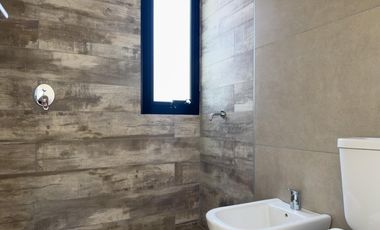 Duplex de 2 dormitorios en alquiler Quebrada de Manantiales, frente espacio verde